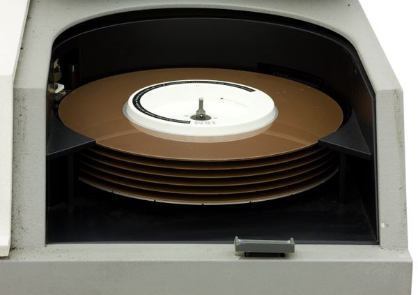 دیسک‌گردان4 IBM 2311 برای سیستم 360