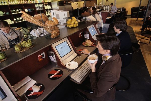 سایبرکافه (Cybercafe) در بوستون