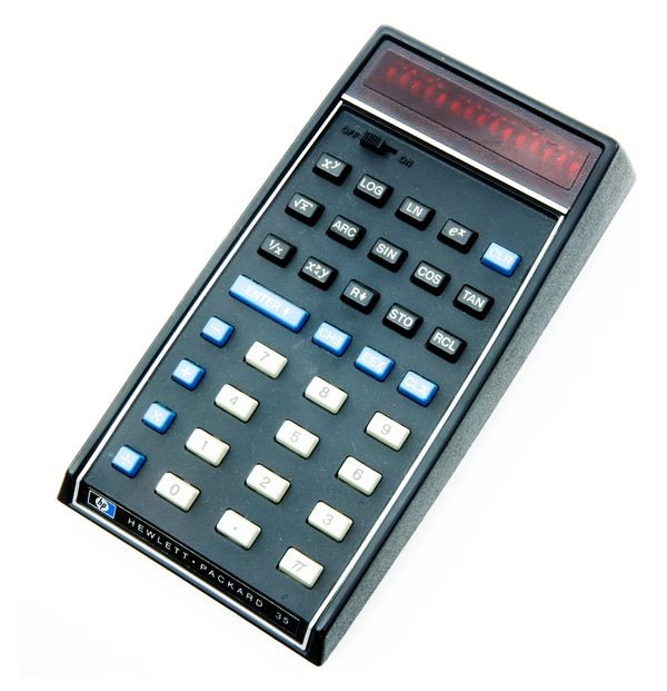 ماشین‌حساب HP-35 مشهور به «خط‌کش محاسبۀ الکترونیکی»