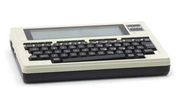 TRS-80 مدل 100 ساخت شرکت رادیو شک (Radio Shack)2